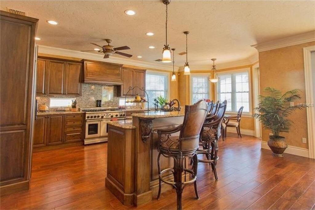 Large Mediterranean Oasis - Water Views & Pool Clearwater Beach Eksteriør billede
